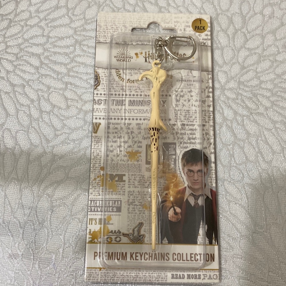 NWT Harry Potter Voldemort’s wand keychain